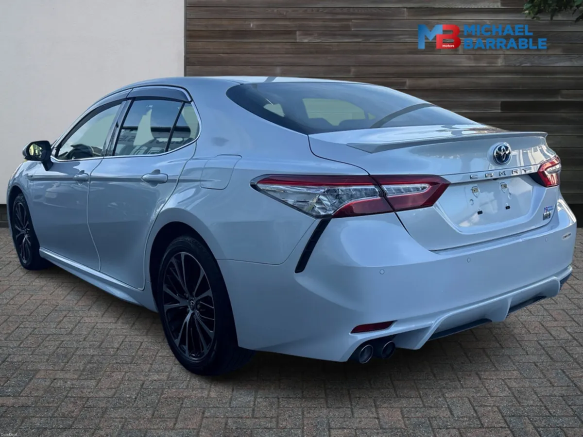 Toyota Camry Hybrid Automatic - Image 3