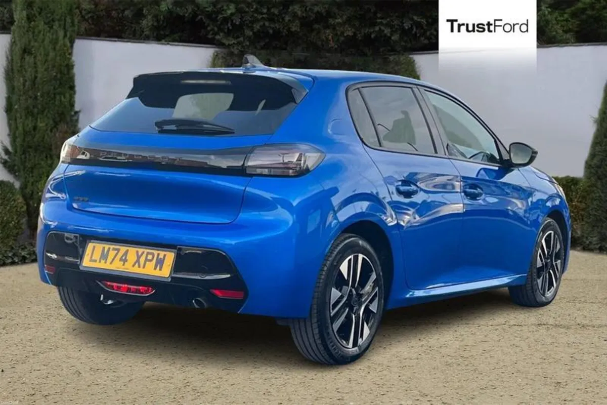 Peugeot 208 1.2 PureTech 100 Allure 5dr - Image 4