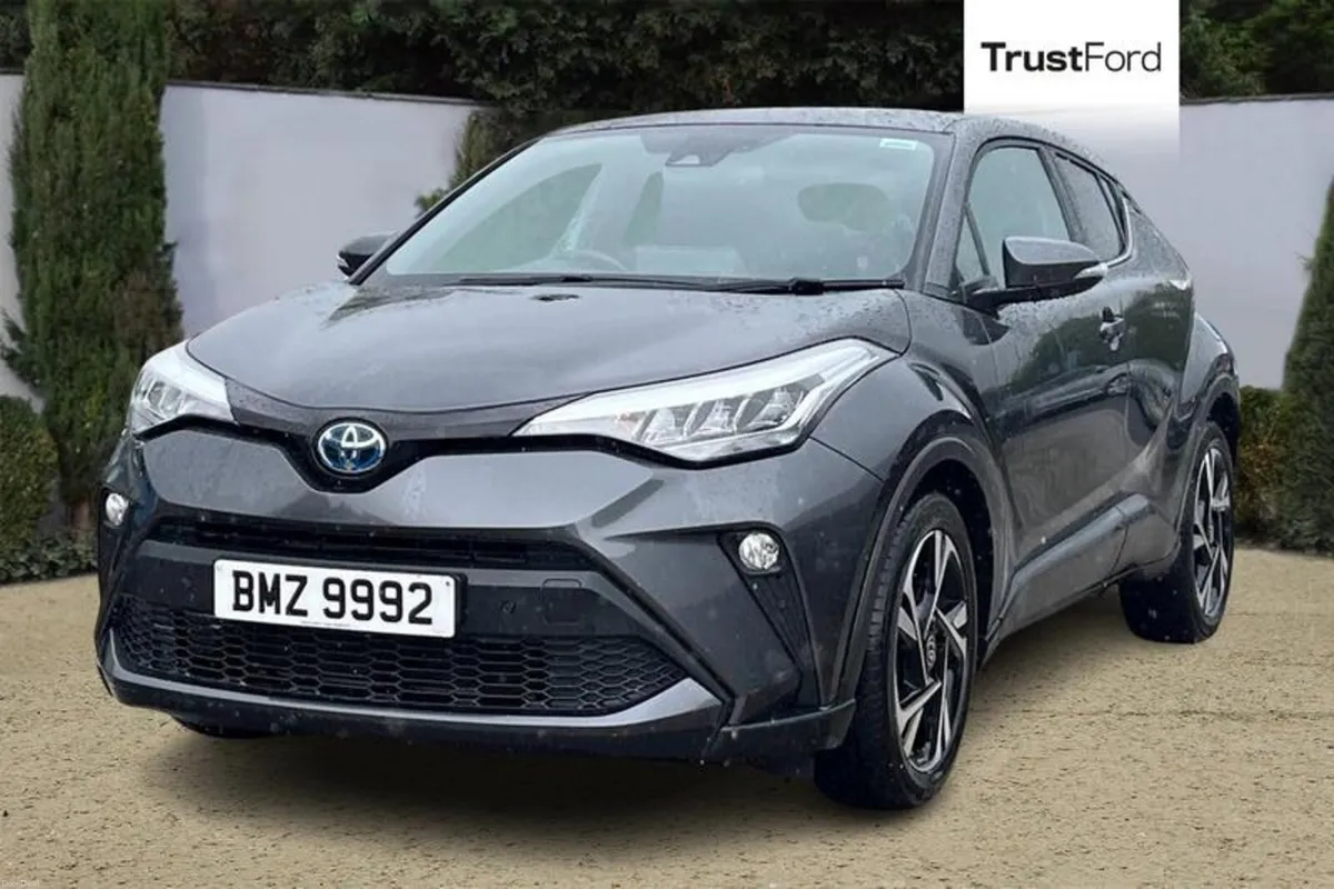 Toyota C-HR 2.0 Hybrid Design 5dr CVT- Heated Fron - Image 5