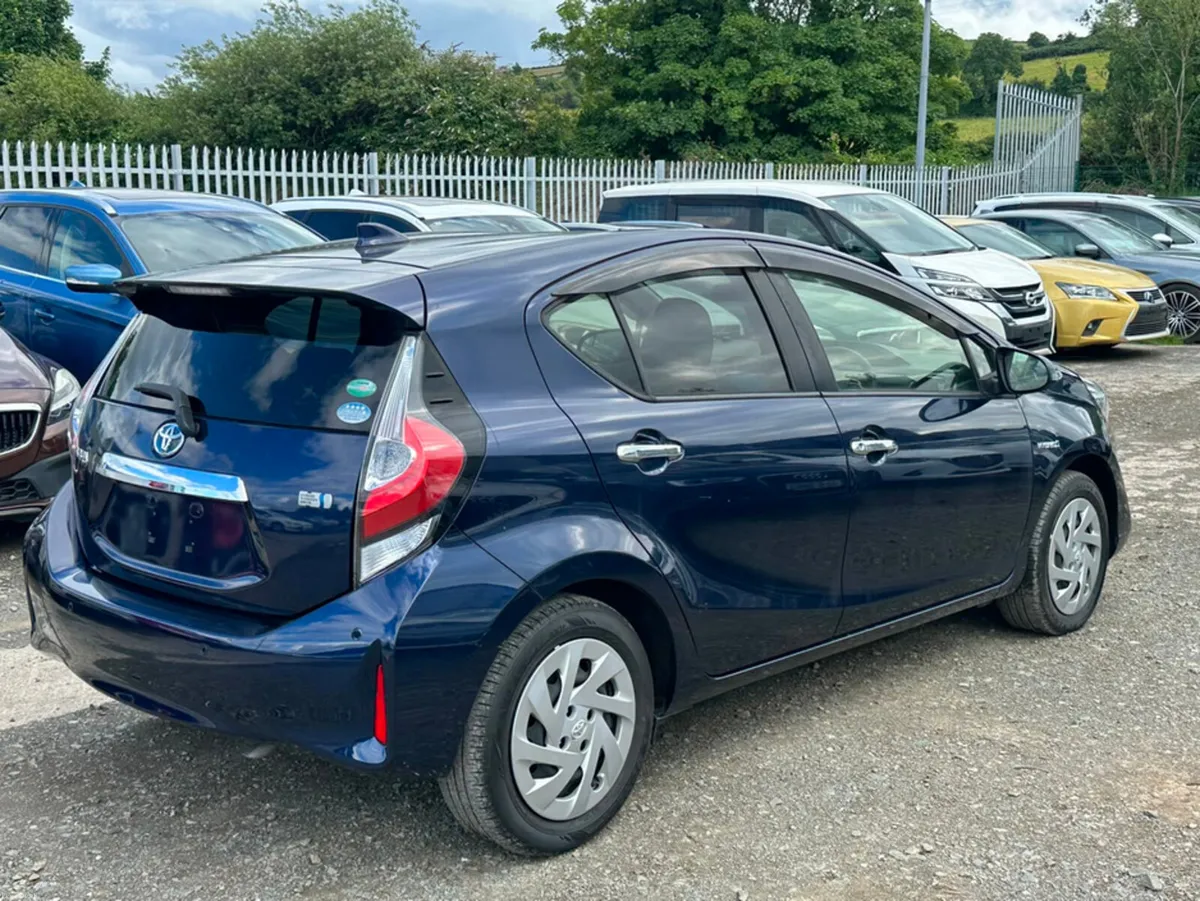 Toyota Aqua S STYLE BLACK AUTOMATIC HYBRID (3118) - Image 4
