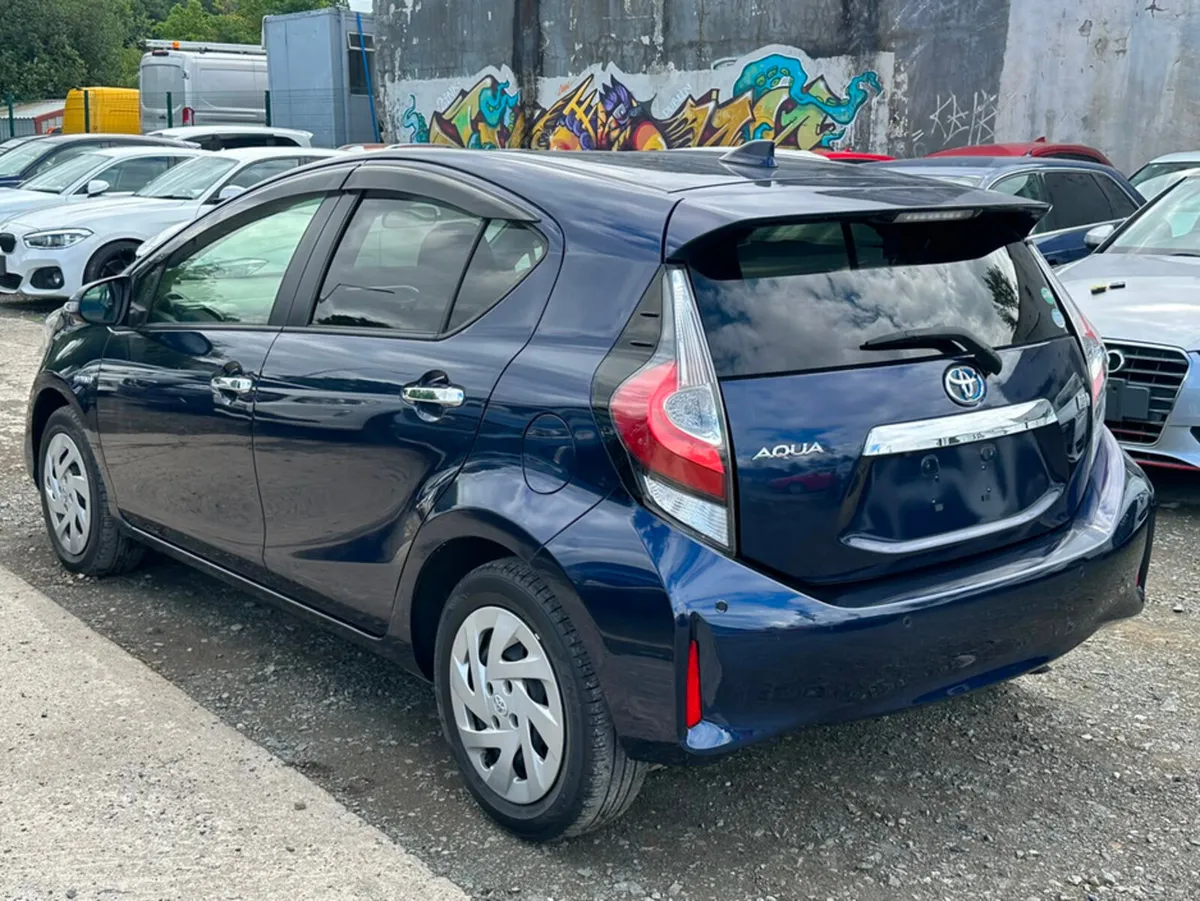 Toyota Aqua S STYLE BLACK AUTOMATIC HYBRID (3118) - Image 6