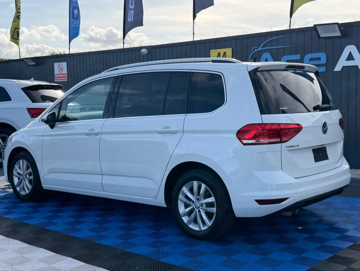 Volkswagen Touran COMFORTLINE - 2.0L DIESEL - AUTO - Image 5