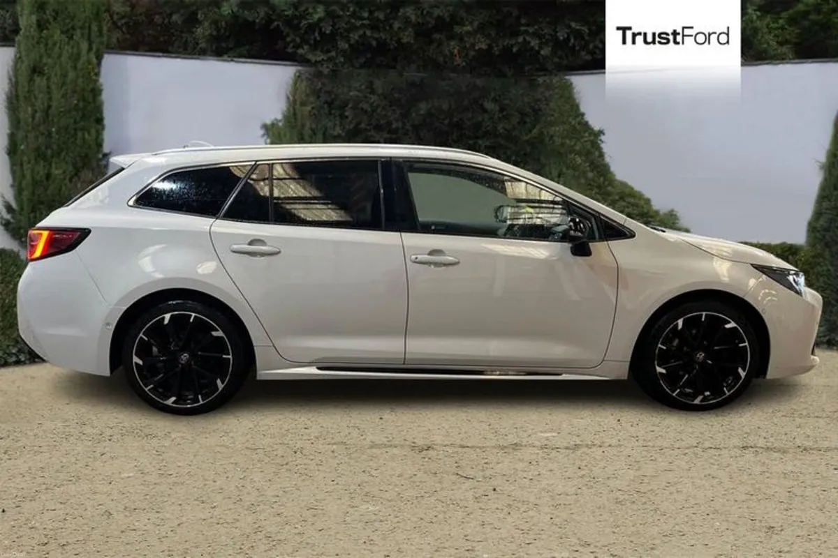 Toyota Corolla 2.0 VVT-i Hybrid GR Sport 5dr CVT - Image 3