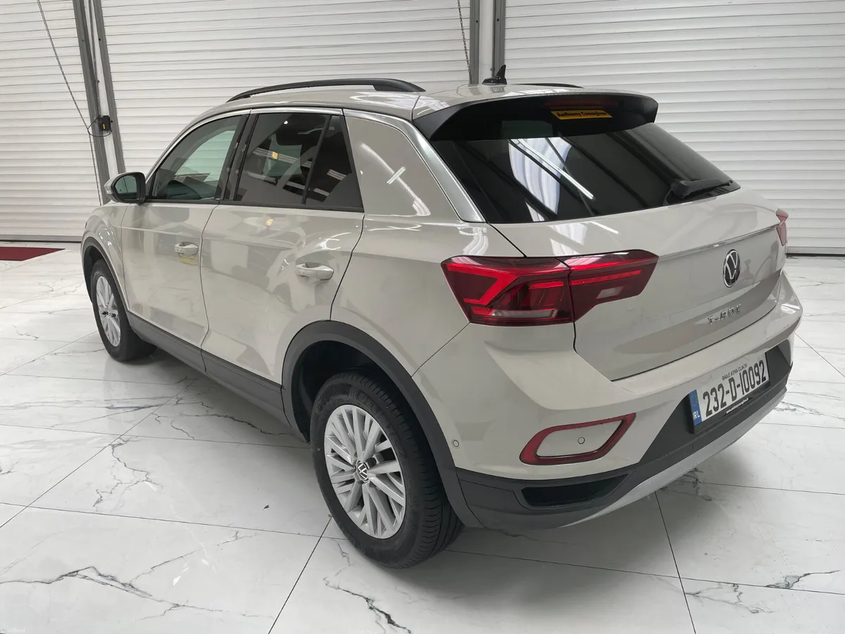 Volkswagen T-Roc 2023 1.0 tsi Life - Image 5