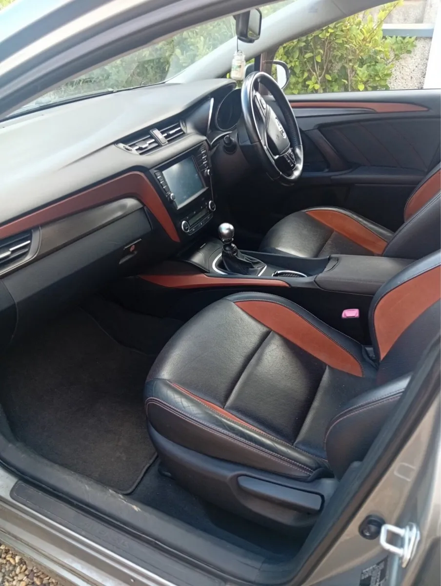 162 Toyota Avensis - Image 2