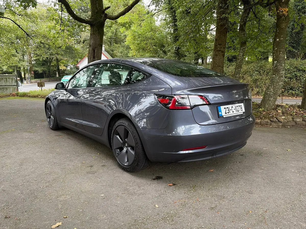 Tesla Model 3 2023 - Image 3