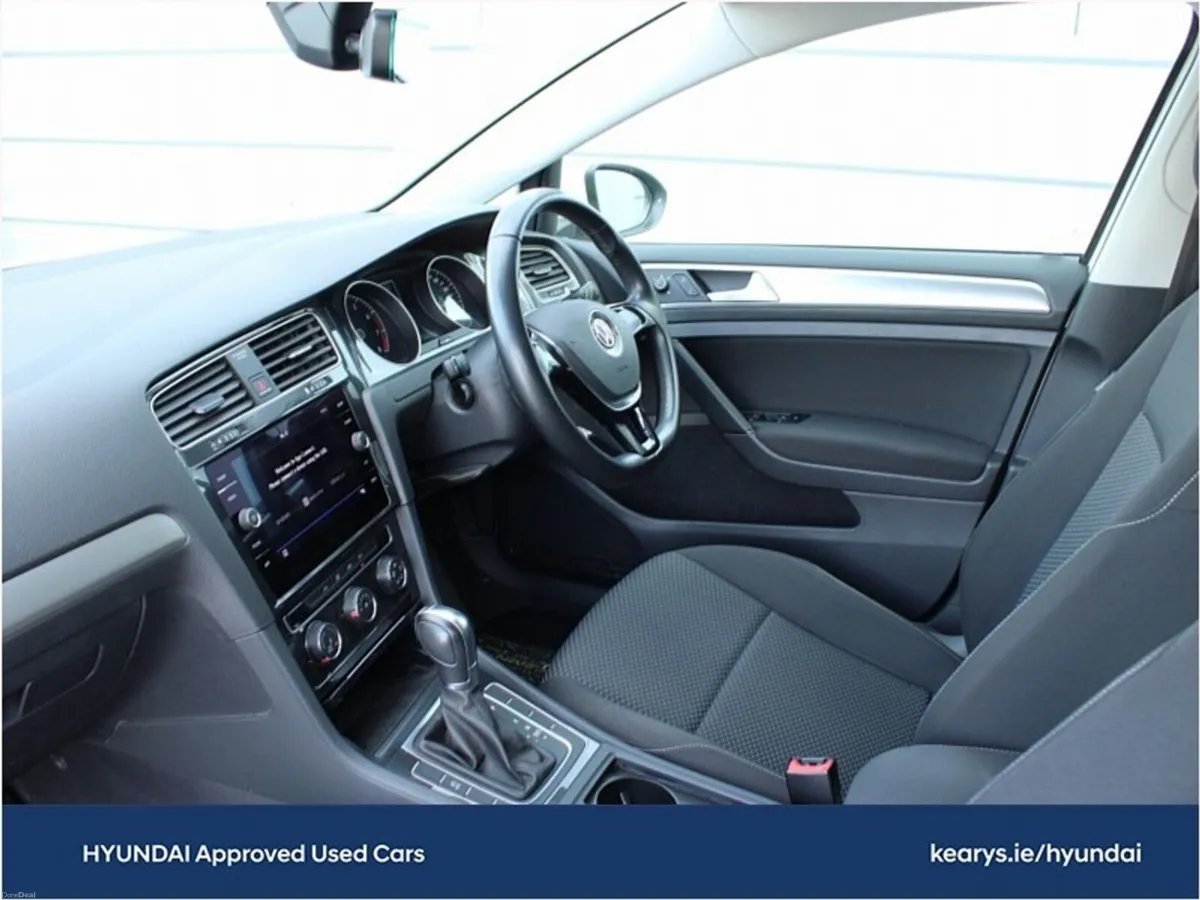 Volkswagen Golf TRENDLINE AUTOMATIC - Image 5