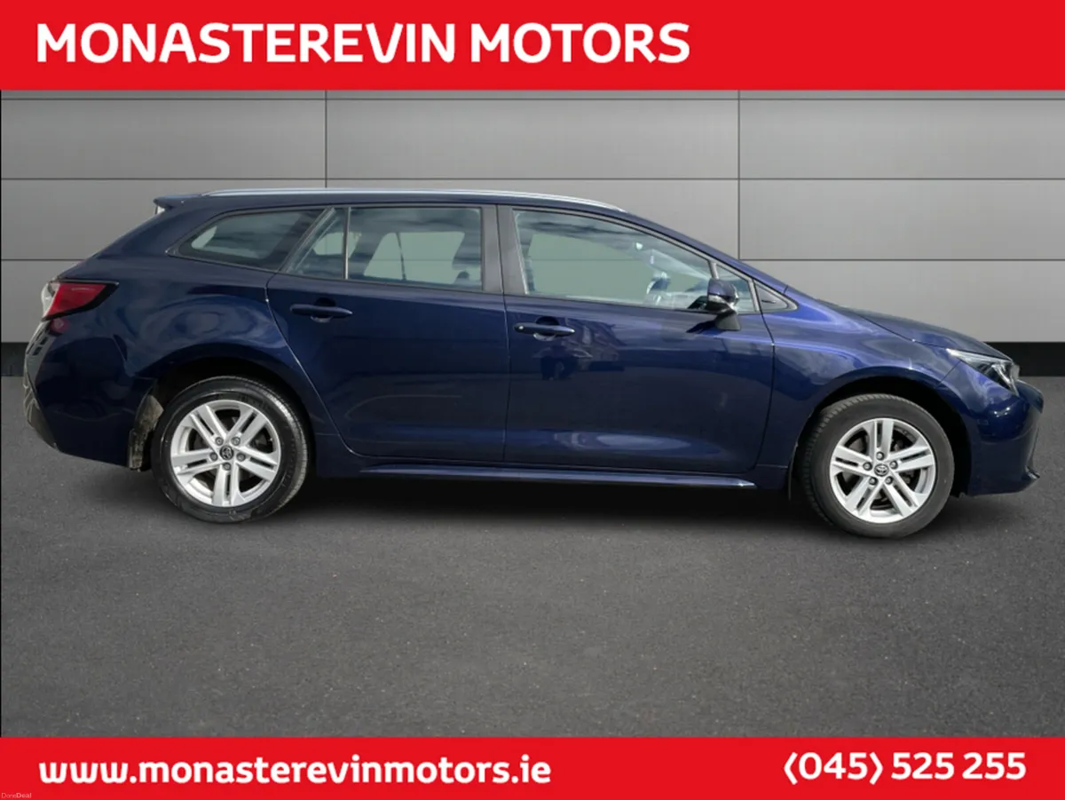 Toyota Corolla LUNA TS 4DR AUTO HYBRID - ESTATE SP - Image 4