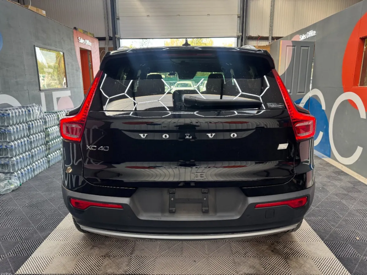 Volvo XC40 2022 VOLVO Xc40 RECHARGE PLUG-IN HYBRID - Image 4