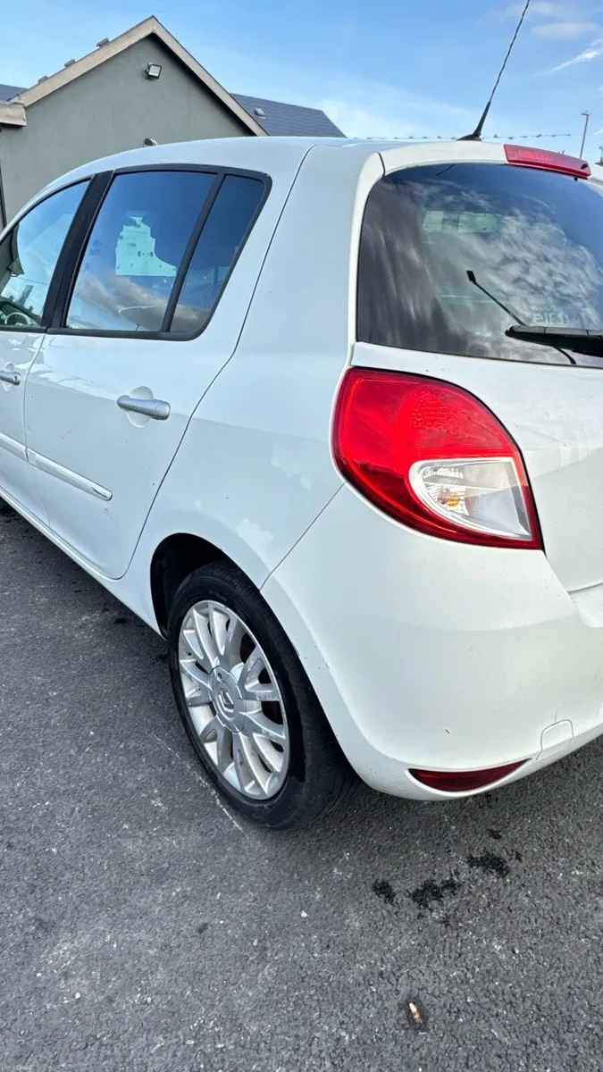 Renault Clio - Image 2