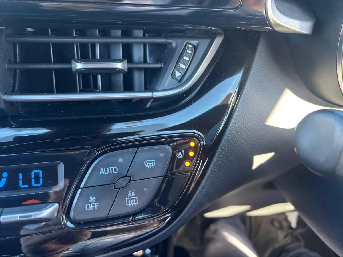 Toyota C-HR 2019  HYBRID  SOL  AUTOMATIC - Image 6