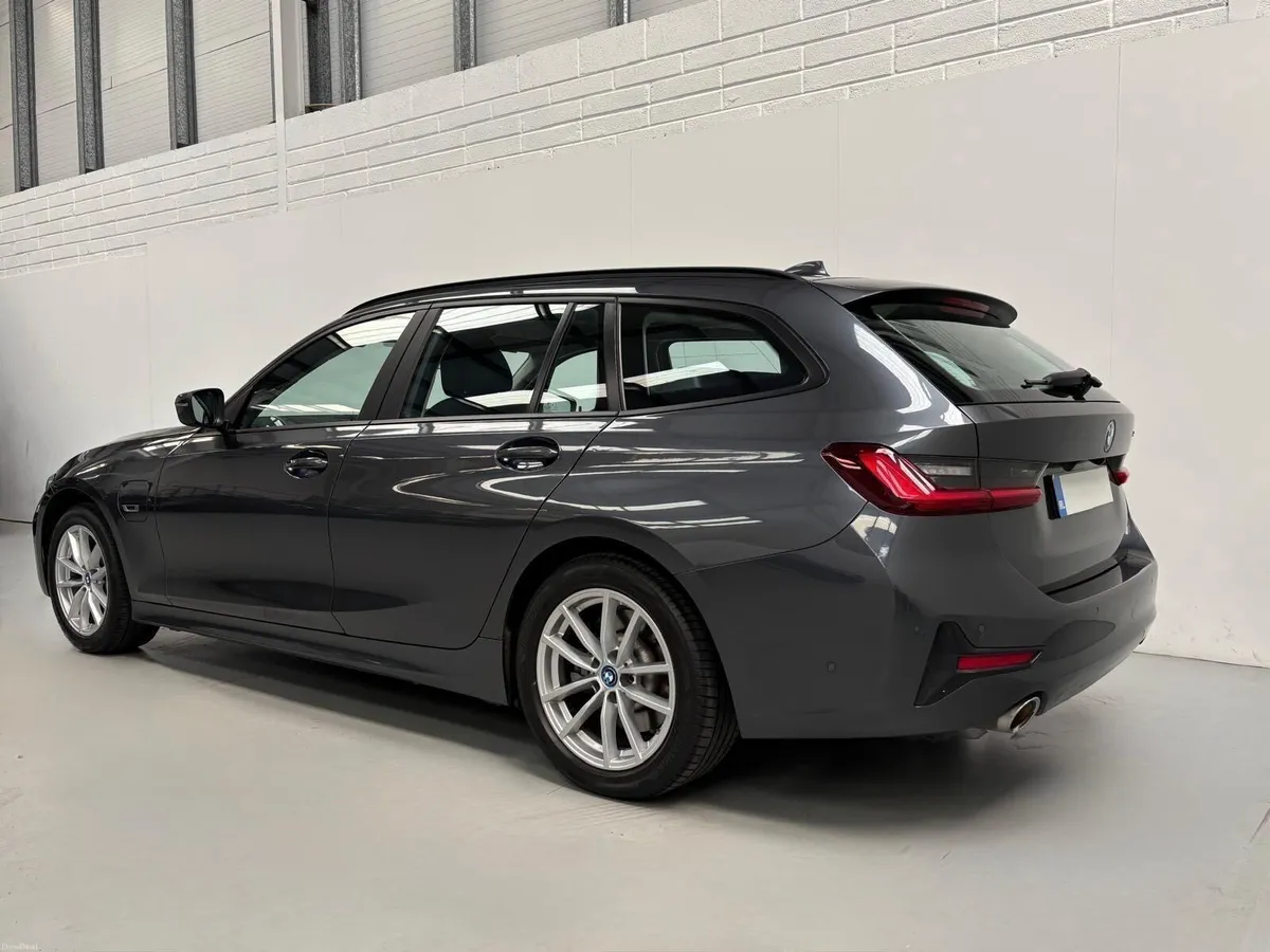 BMW 3 Series 330e Touring - Image 3