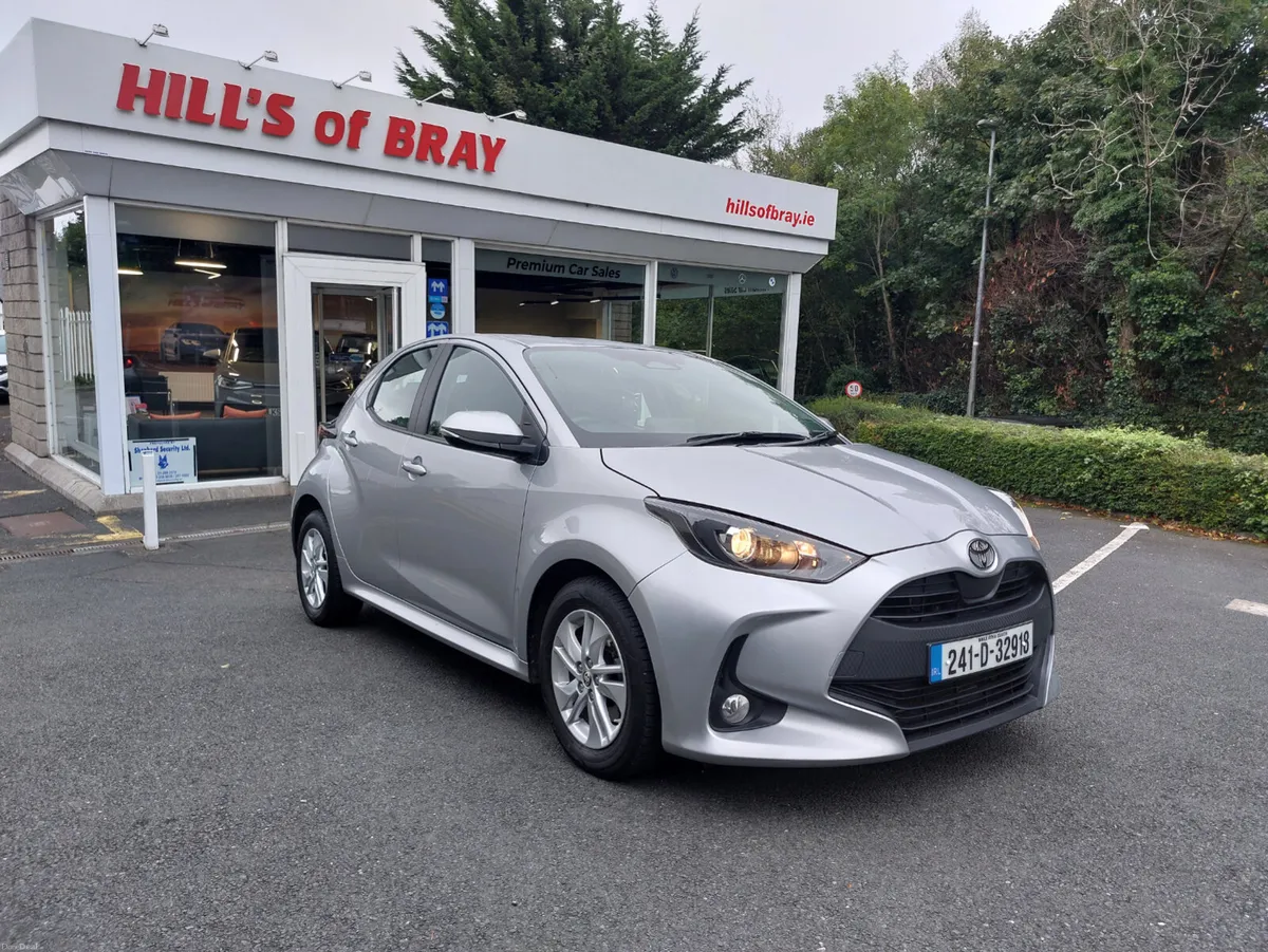 Toyota Yaris 2024 LUNA HYBRID 1.5 - Image 1