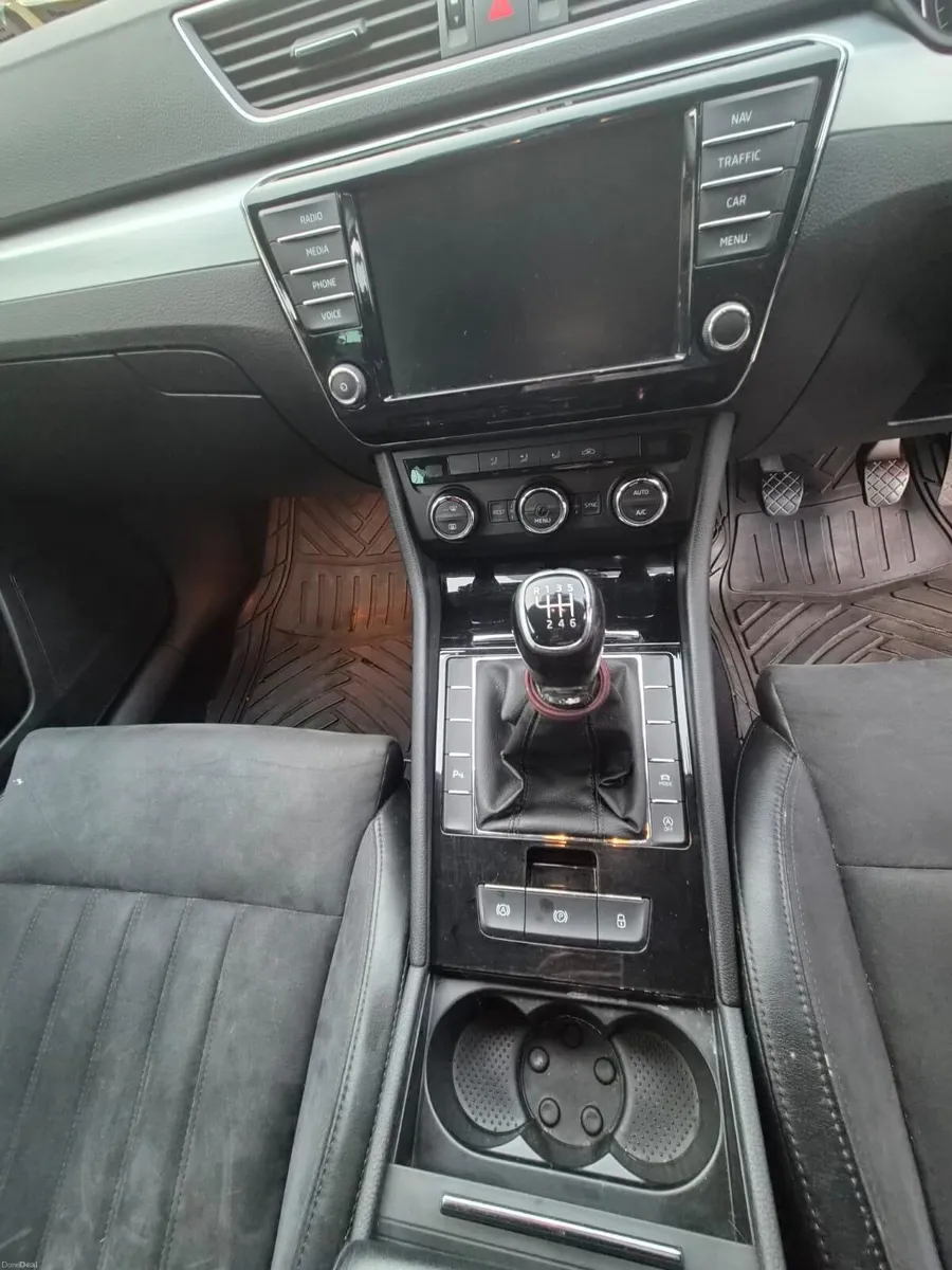 2017 Skoda superb estate - Image 4