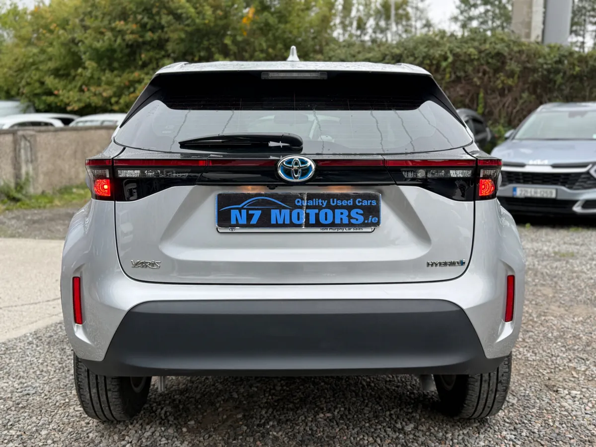 2024 Toyota Yaris Cross 1.5 HYBRID LUNA AUTO - Image 4