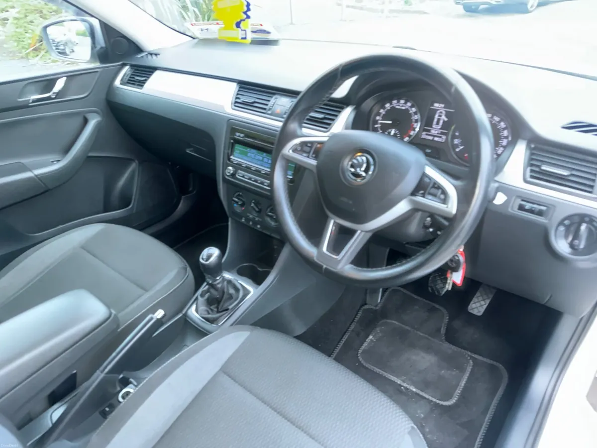 Skoda Rapid 2015 - Image 6
