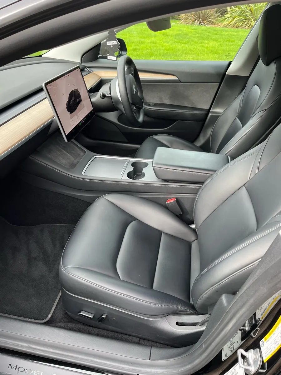 Tesla Model 3 RWD Very Low Milage Stunning Car - Image 5