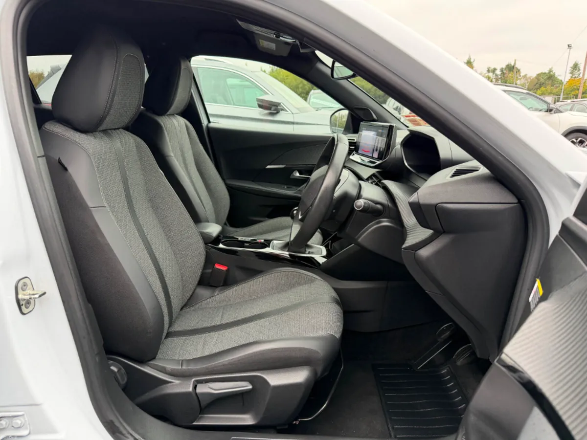Peugeot 2008 Allure 1.2 Puretech 130 4DR * DRIVE A - Image 5