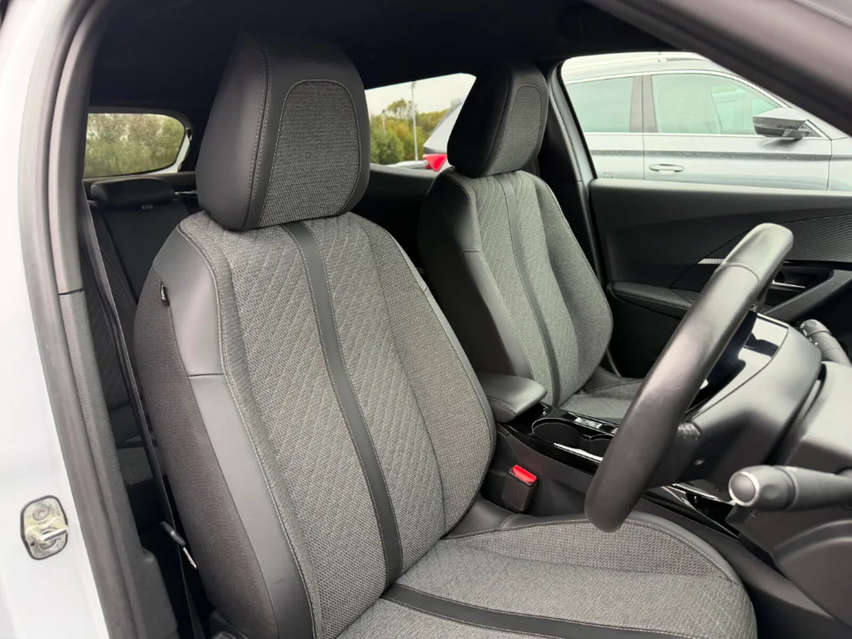 Peugeot 2008 Allure 1.2 Puretech 130 4DR * DRIVE A - Image 6