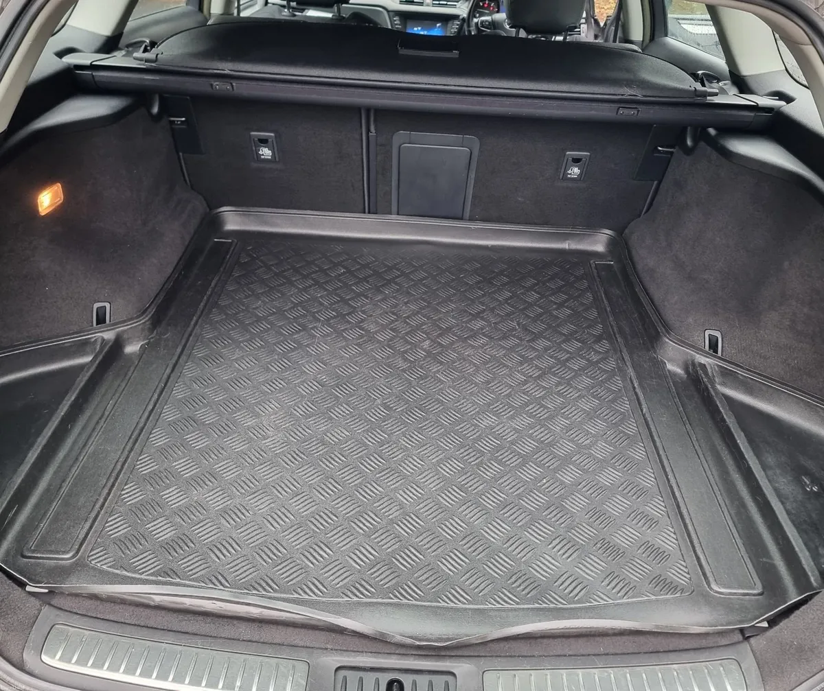 Toyota Avensis Business Edition D-4D Estate 2015 - Image 6