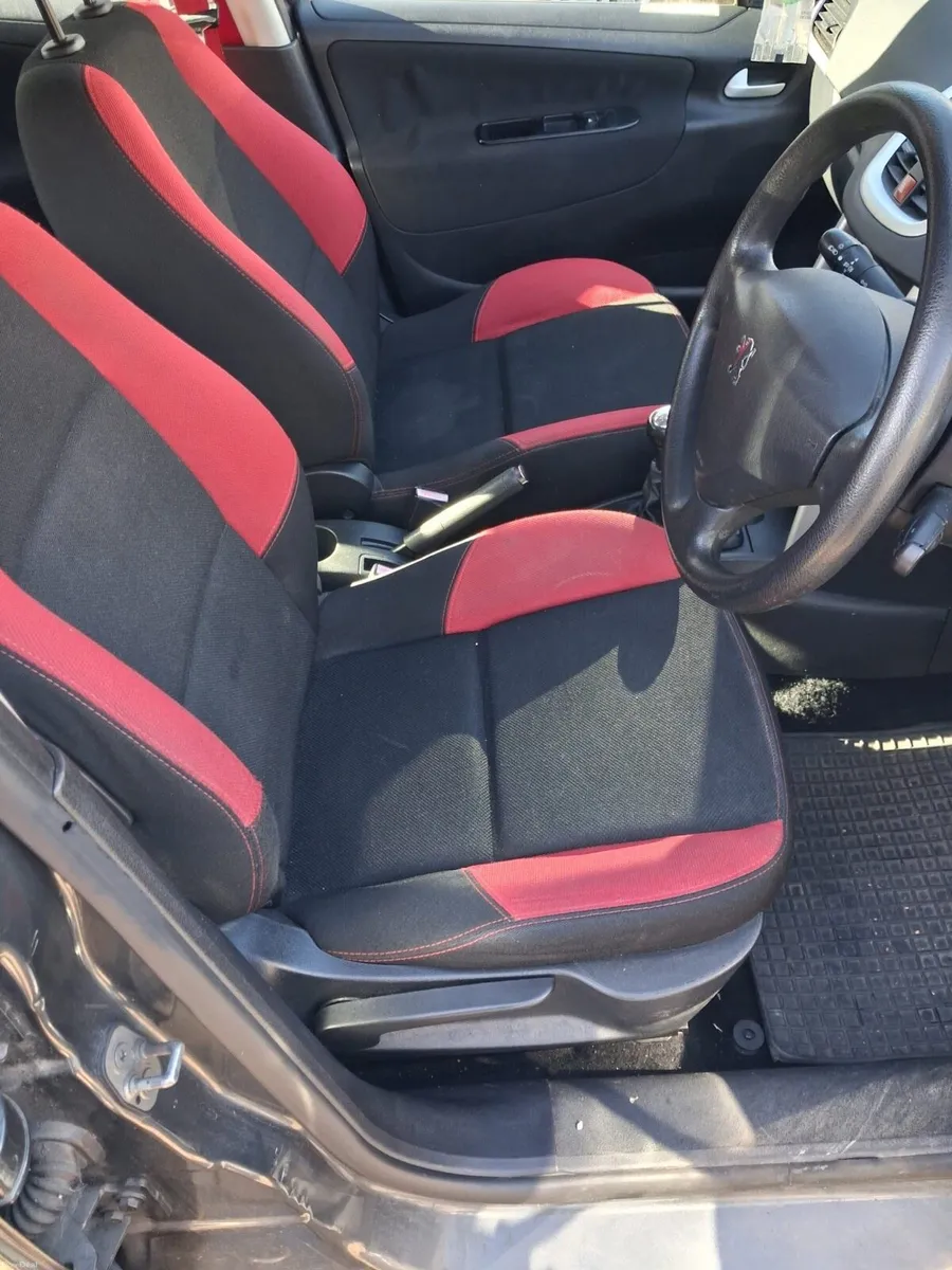Peugeot 207 - Image 2
