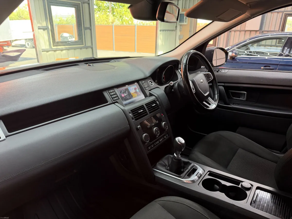 Land Rover Discovery Sport 2018 - Image 4