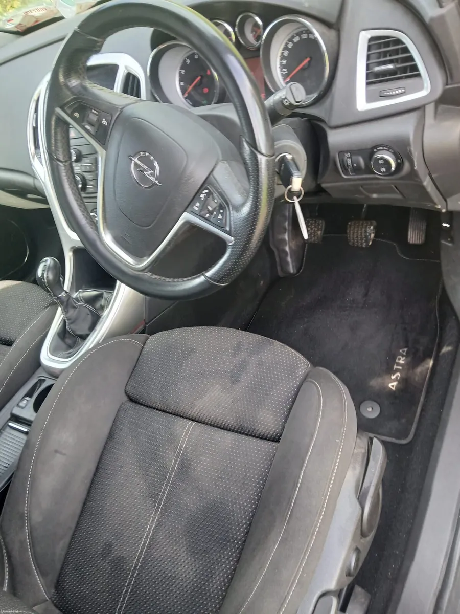 Car - Image 4