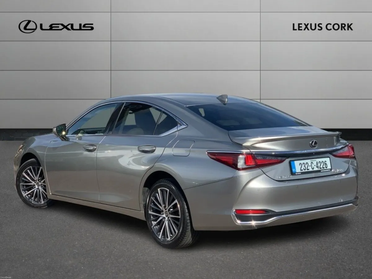 Lexus ES DYNAMICS 4DR AUTO - Image 3
