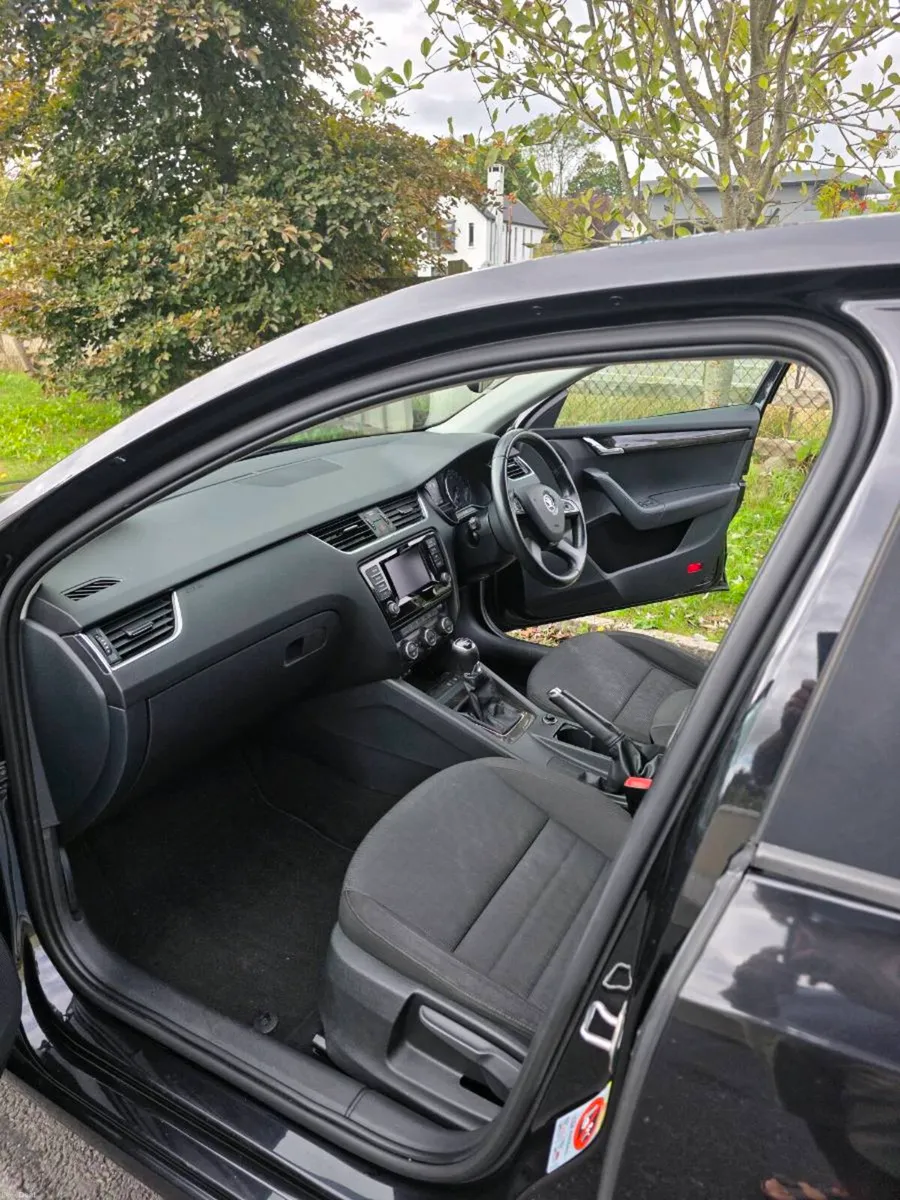 Car - Image 6