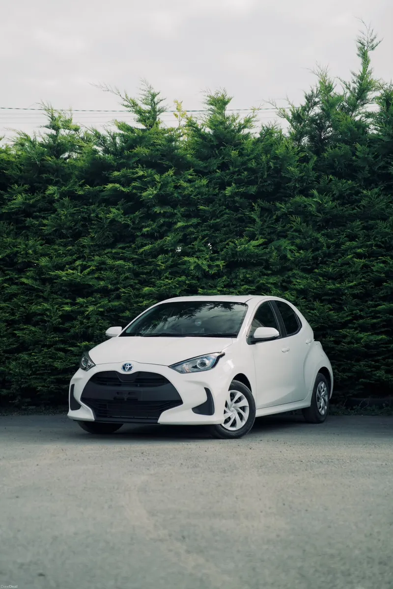 Toyota Yaris 1.5 Hybrid 2023 | Stylish & Efficient - Image 1