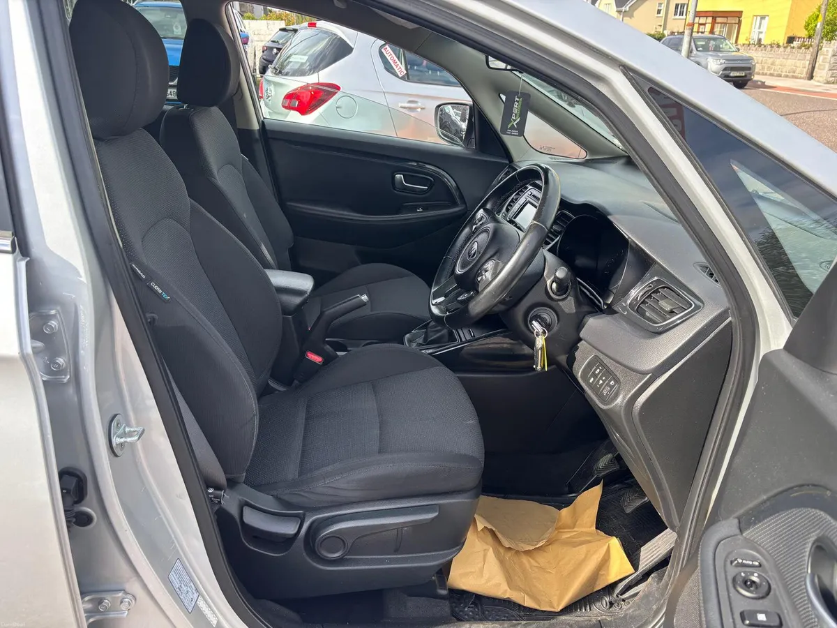 Kia Carens 2016  7  SEATER  LOW  MILEAGE - Image 5