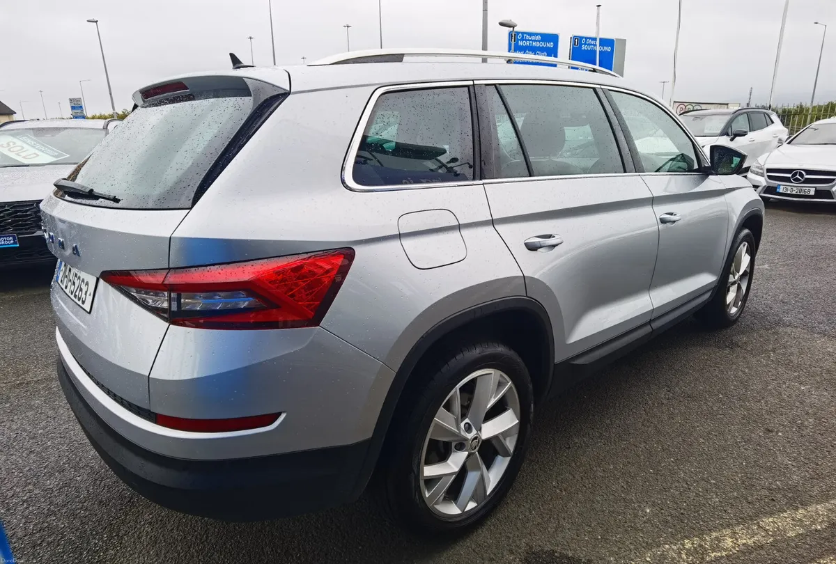 SKODA KODIAQ 2.0TDI STYLE DSG AUTOMATIC *7 SEATER* - Image 5