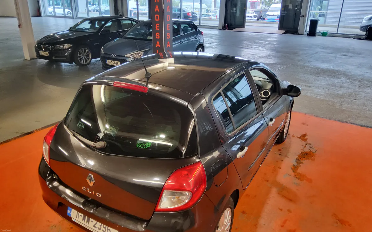 Renault Clio 2011 - Image 2