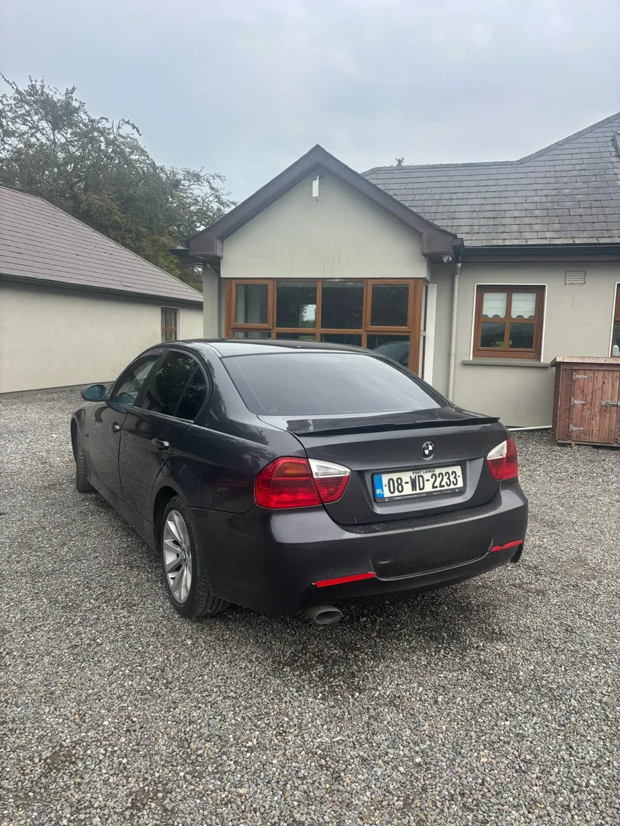 BMW 318d 2008 - Image 2