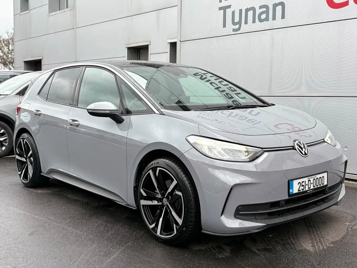 2025 VW id3 Pure 52kwh, Privacy, 19" Alloys - Image 5