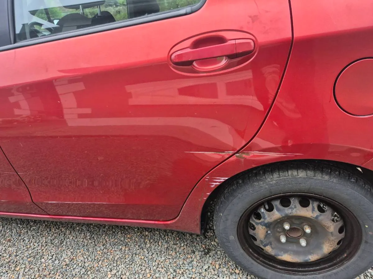 2013 Toyota Yaris - Image 6