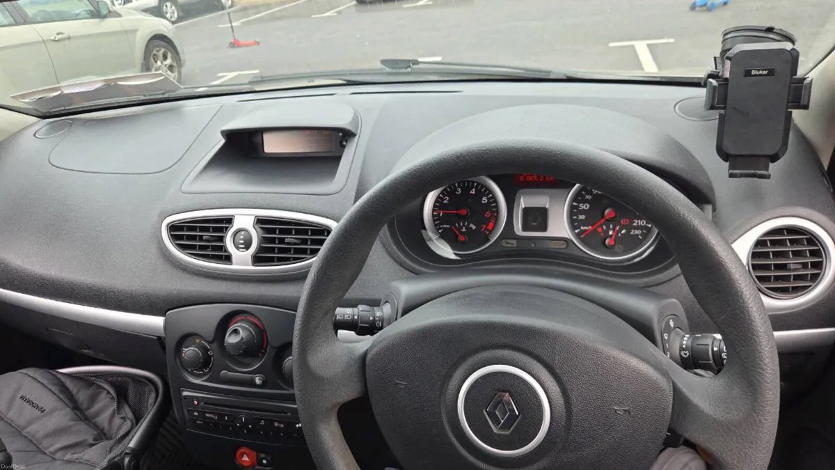 Renault Clio 2010 - Image 2