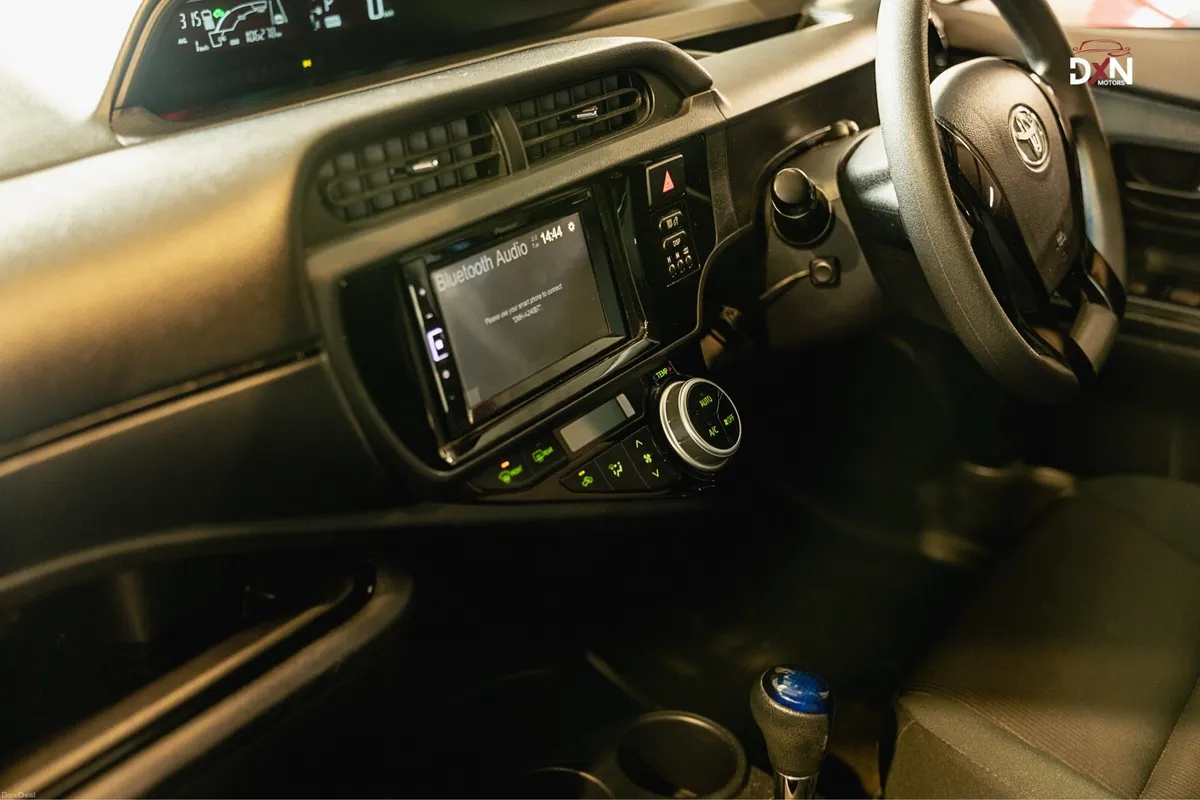 Toyota Aqua 2016 - Image 2
