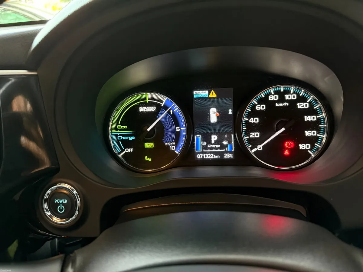 Mitsubishi Outlander 2021 Automtaic - Image 6