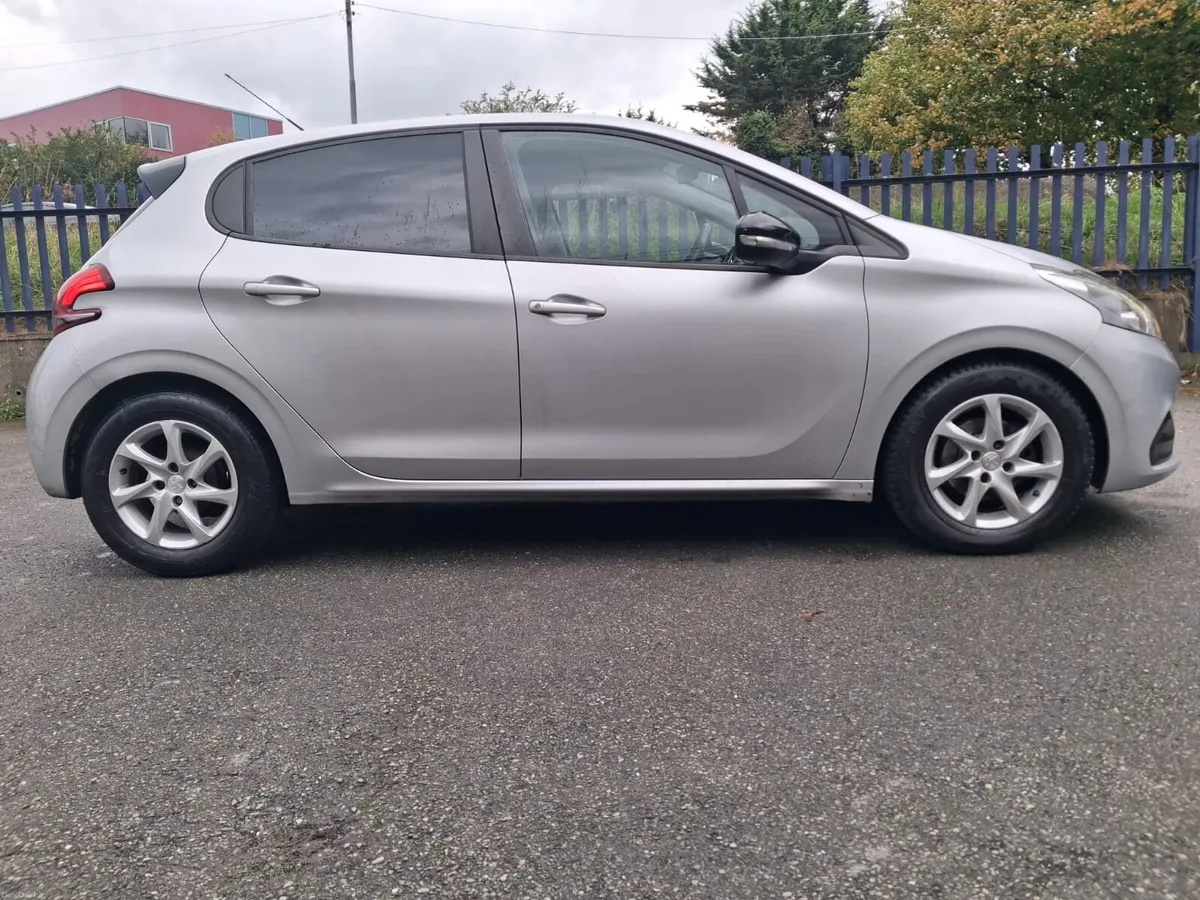 Peugeot 208 - Image 3