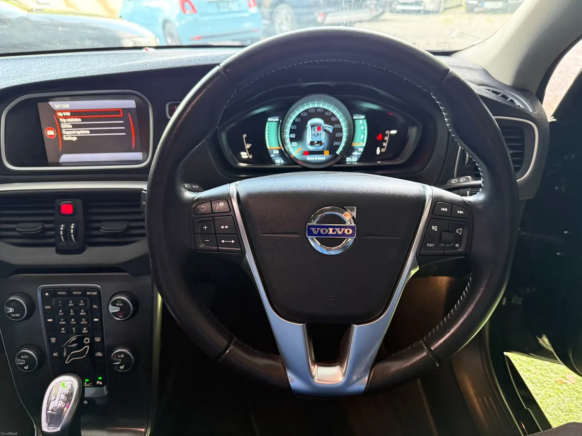 Volvo V40 2013 automatic - Image 6