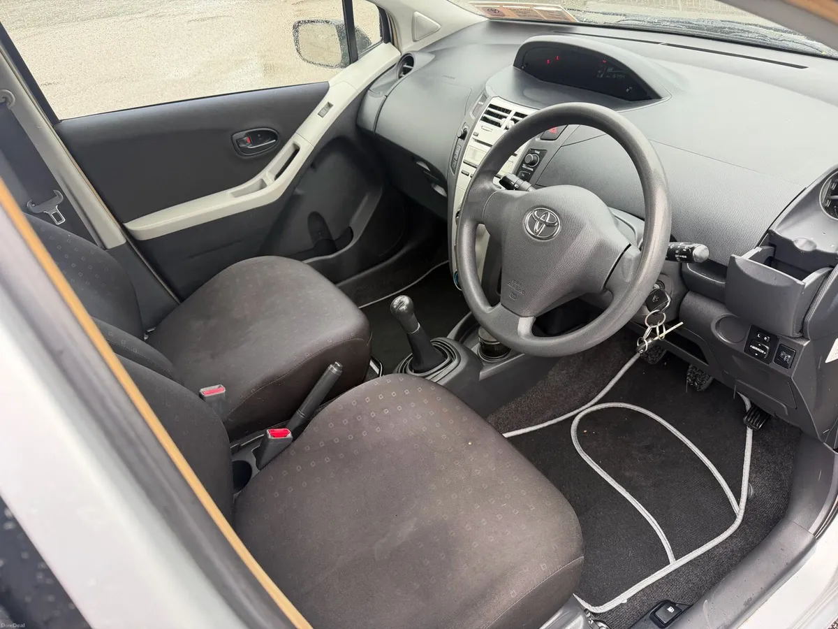 Toyota Yaris 2006 years  tax and  nct 2/27 - Image 4