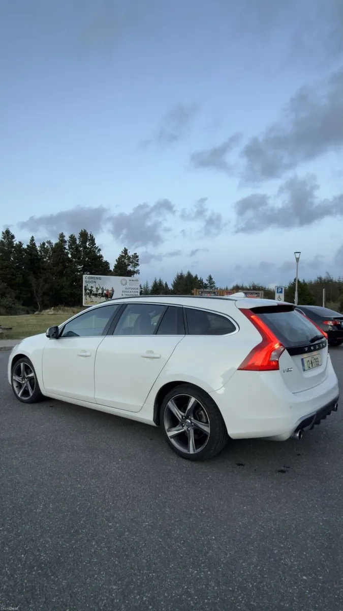 Volvo V60 R-Design 1.6D - Image 5