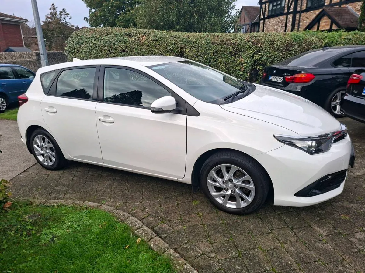 TOYOTA AURIS 1.3 PETROL 2015 VERY CLEAN CAR - Image 2