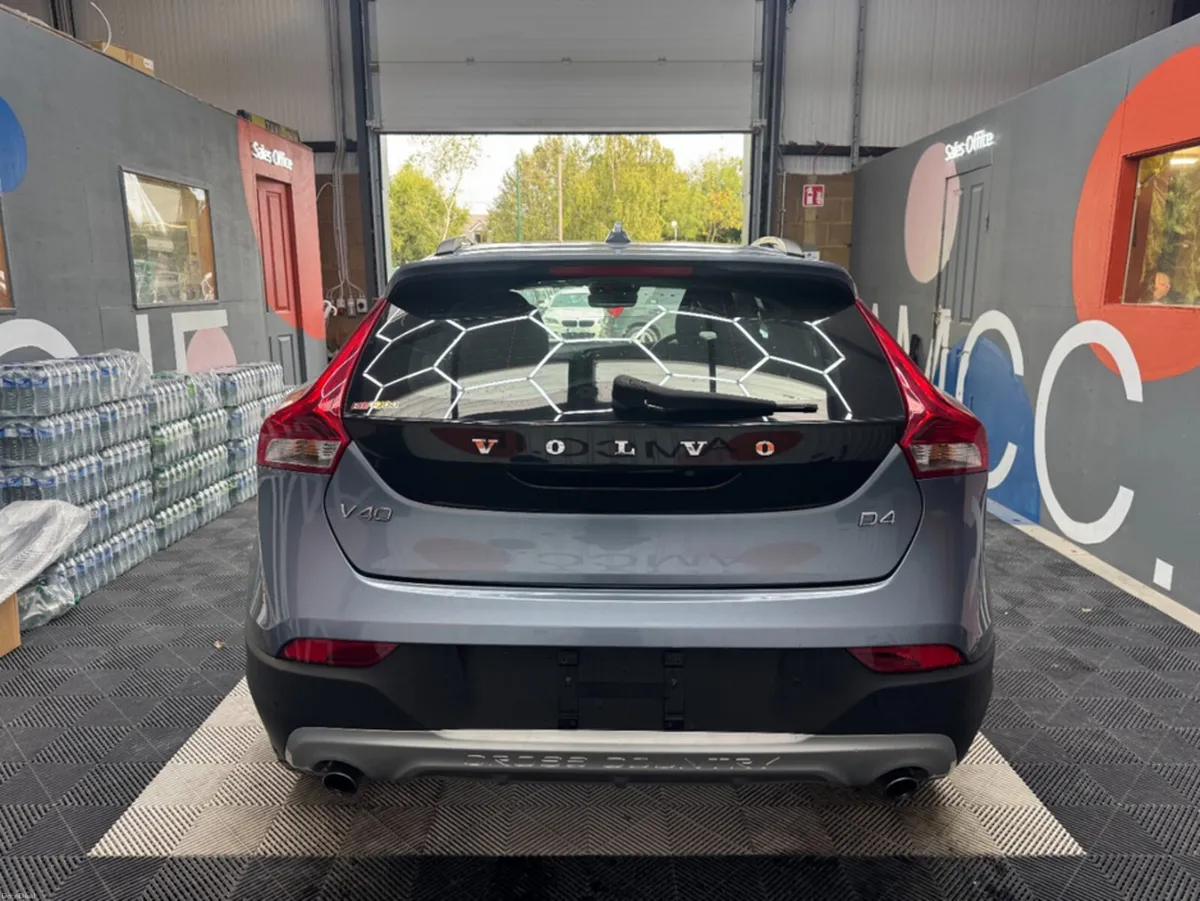 Volvo V40 2016 VOLVO V40 CROSS COUNTRY D4 KINETIC - Image 4