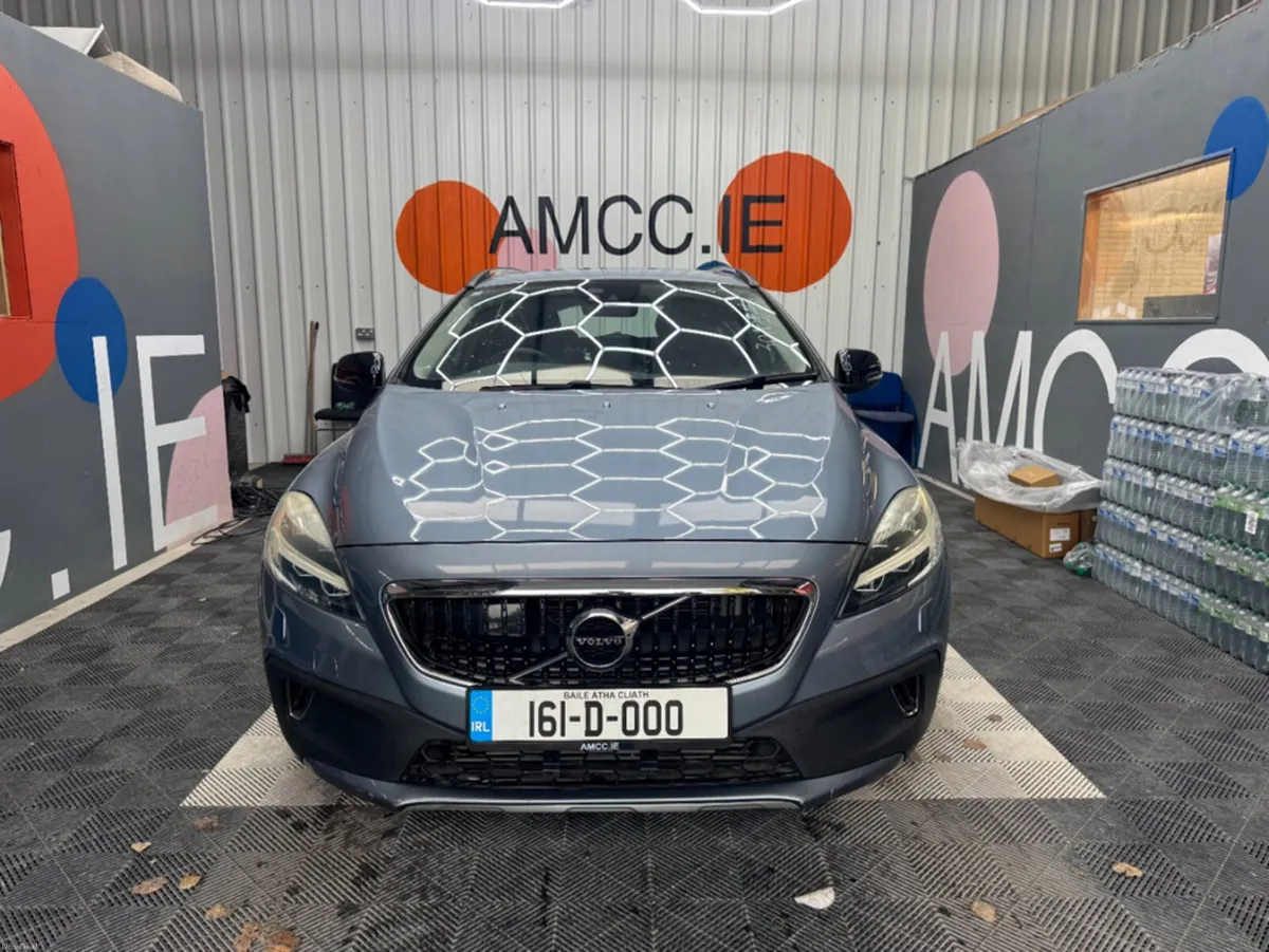 Volvo V40 2016 VOLVO V40 CROSS COUNTRY D4 KINETIC - Image 2