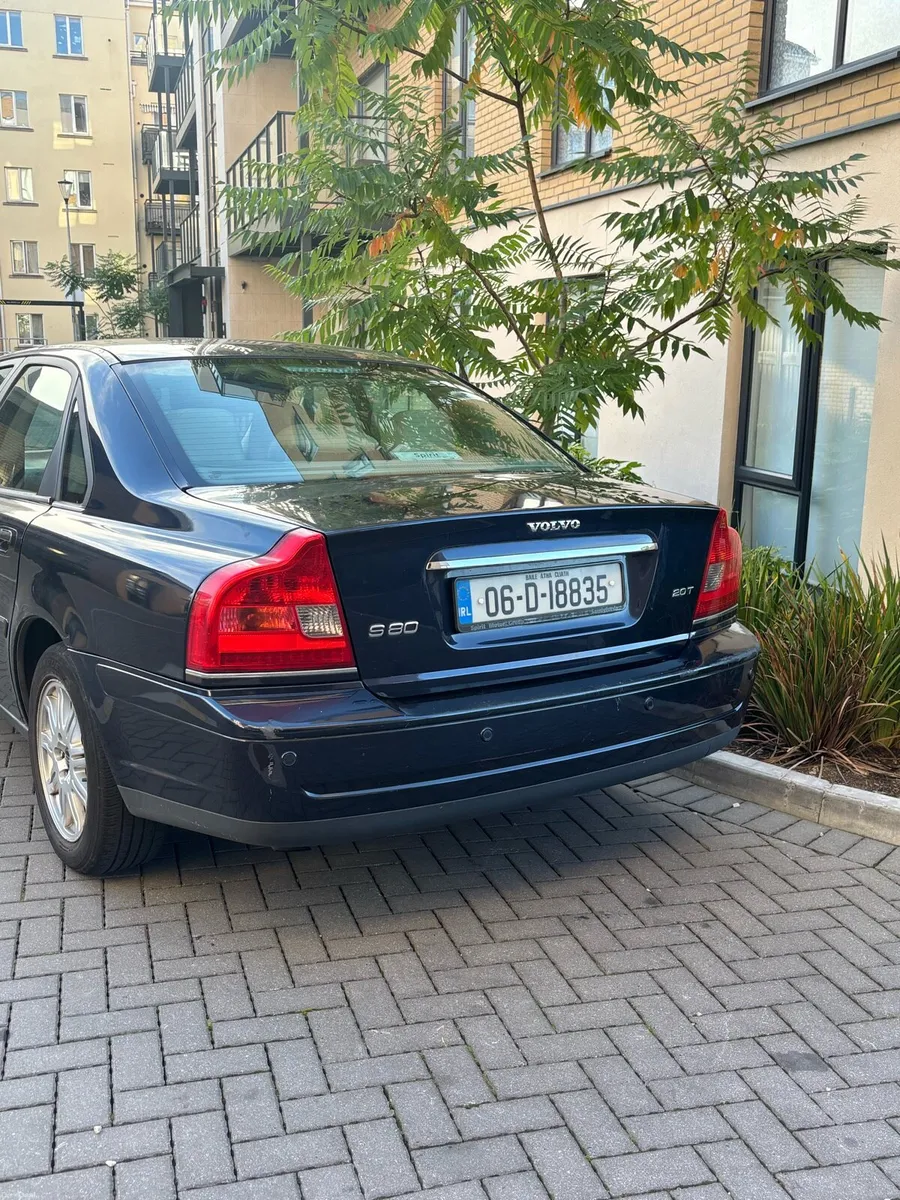 2006 Volvo S80 2.0T - Image 4