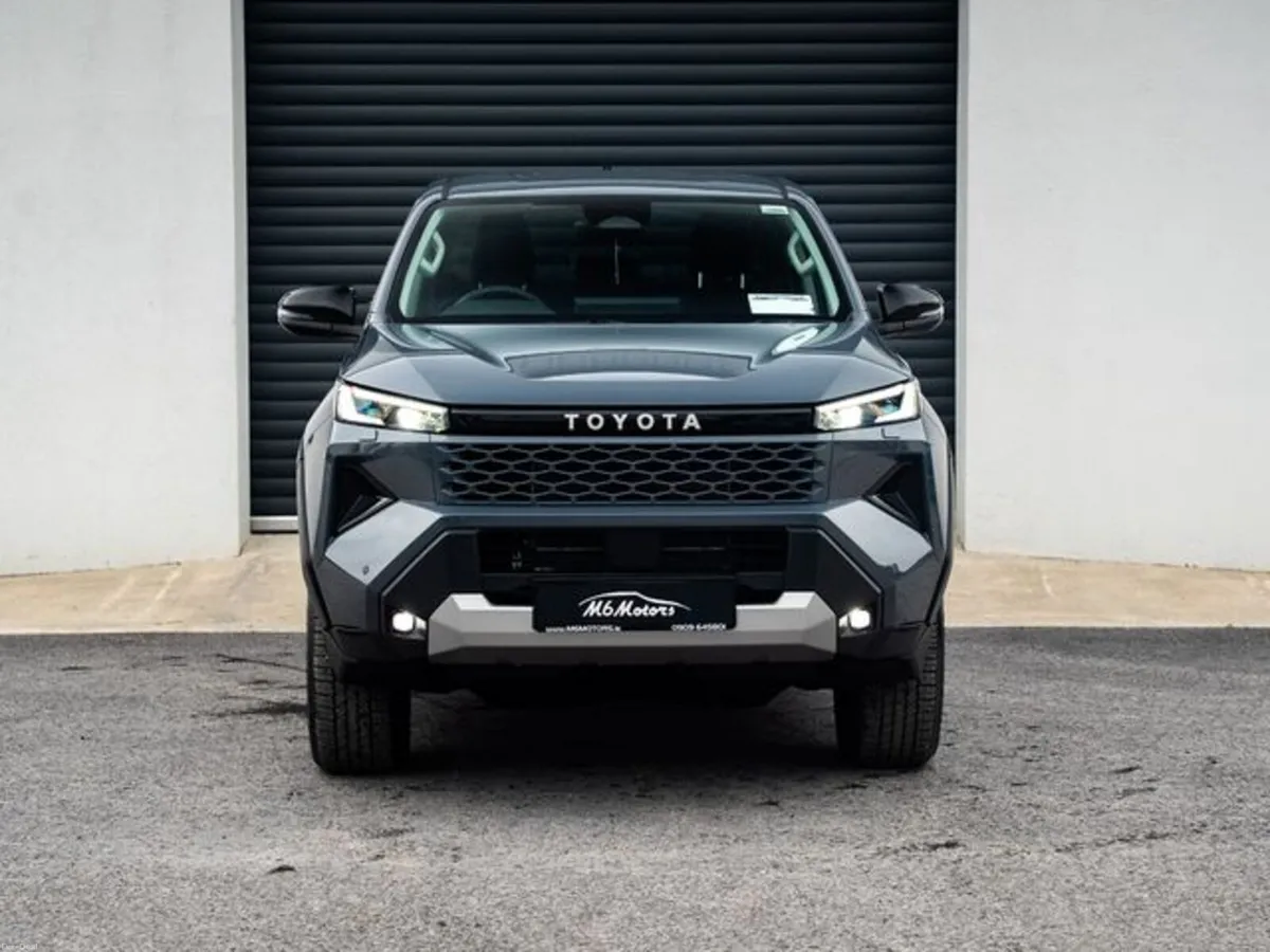 Toyota Hilux INVINCIBLE *NEW MODEL* - Image 5