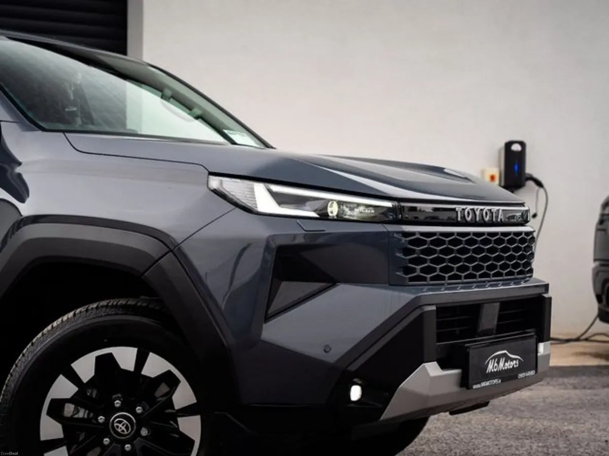 Toyota Hilux INVINCIBLE *NEW MODEL* - Image 3