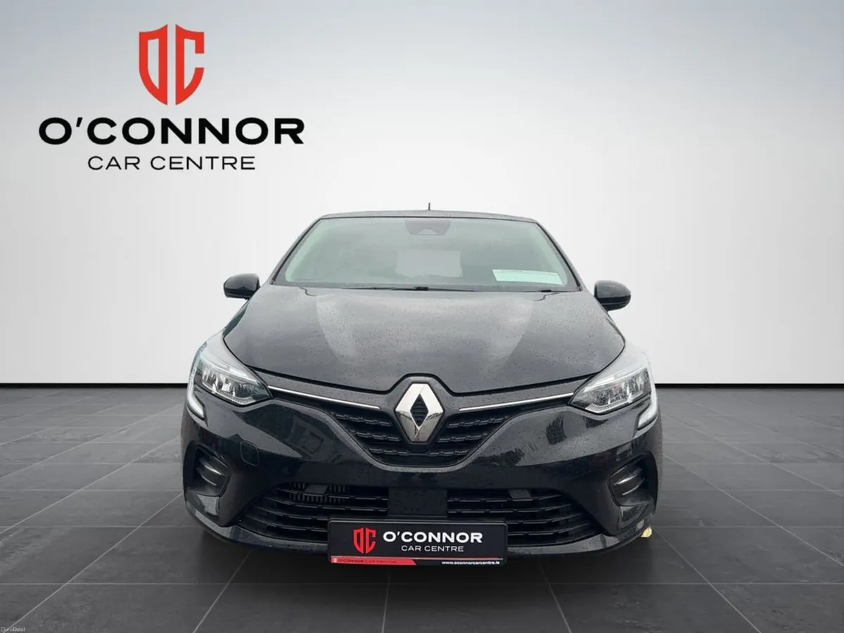 Renault Clio Dressed in black, easy on fuel and fu - Image 2